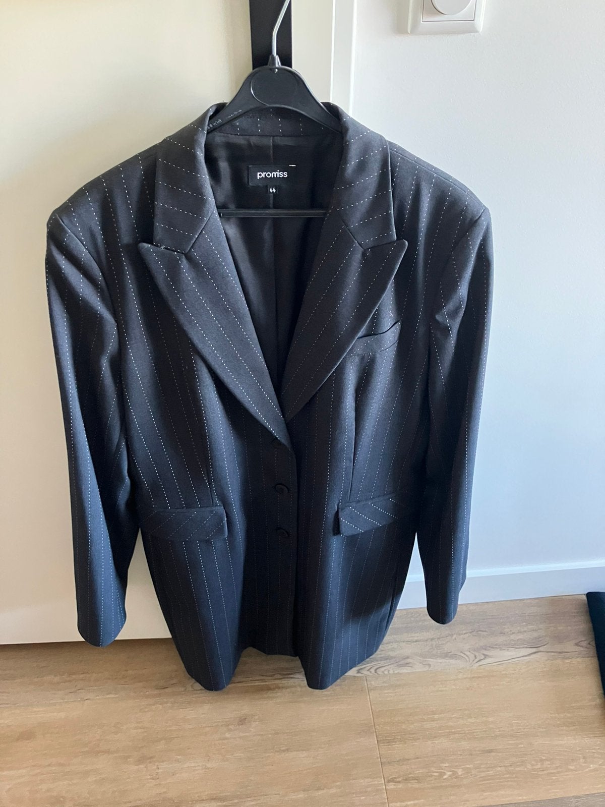 Krijtstreep mantelpak, Kleding | Dames, Kostuum of Pak, Maat 42/44 (L), Ophalen of Verzenden, Zo goed als nieuw