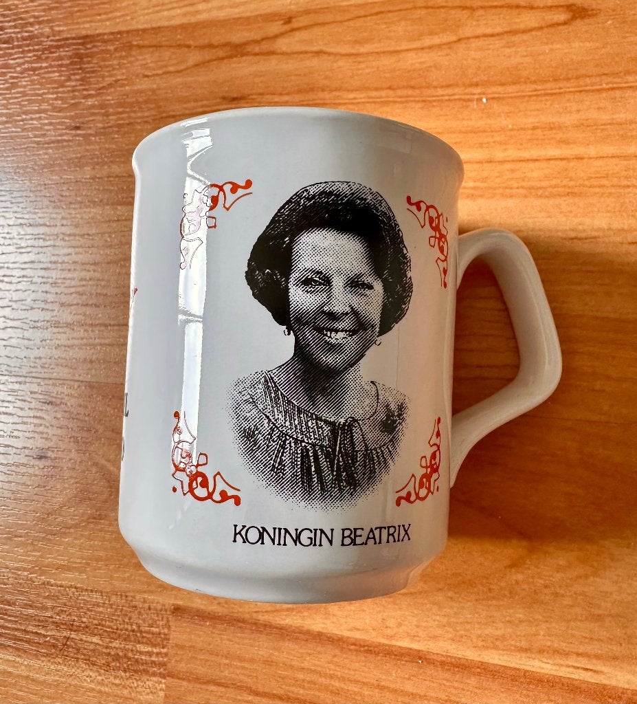 Beker Troonopvolging Beatrix - Juliana 1980, Ophalen of Verzenden, Zo goed als nieuw, Nederland, Servies
