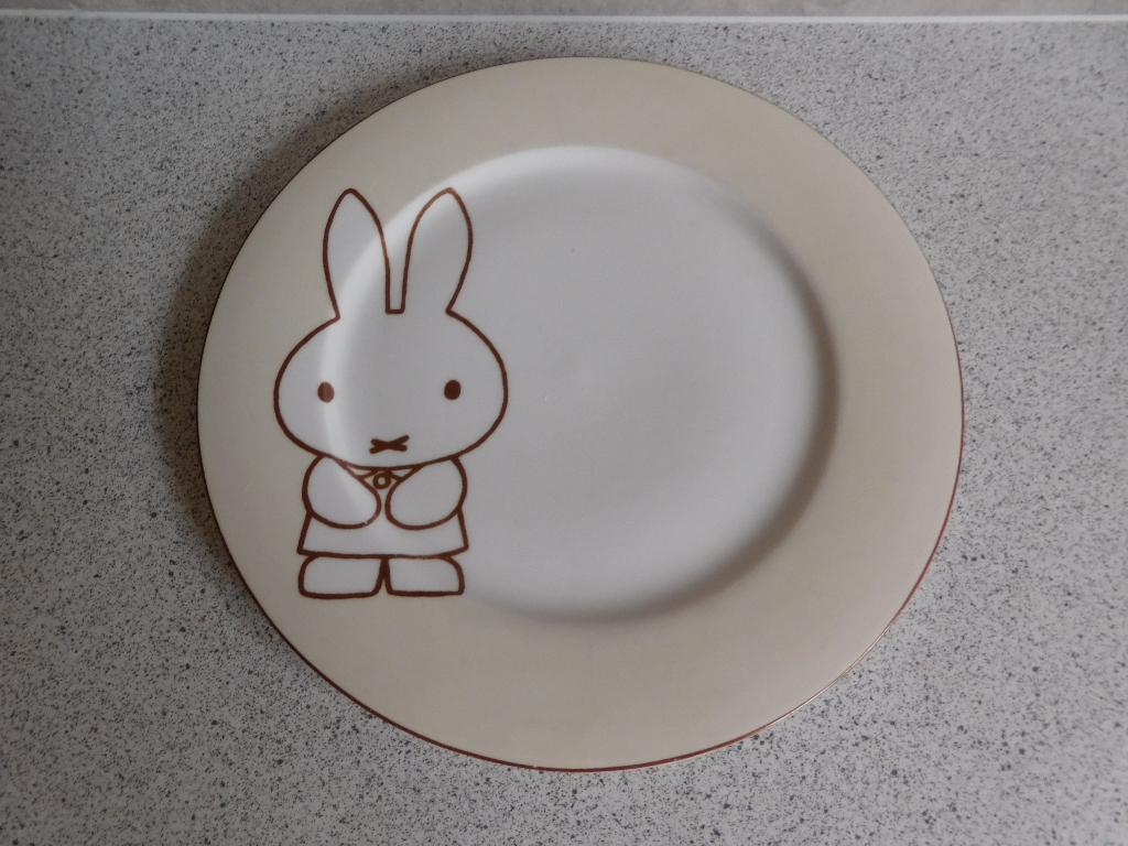 Bord 23 cm. Nijntje Dick Bruna Mercis, Huis en Inrichting, Keuken | Servies, Ophalen of Verzenden, Zo goed als nieuw, Bord(en)
