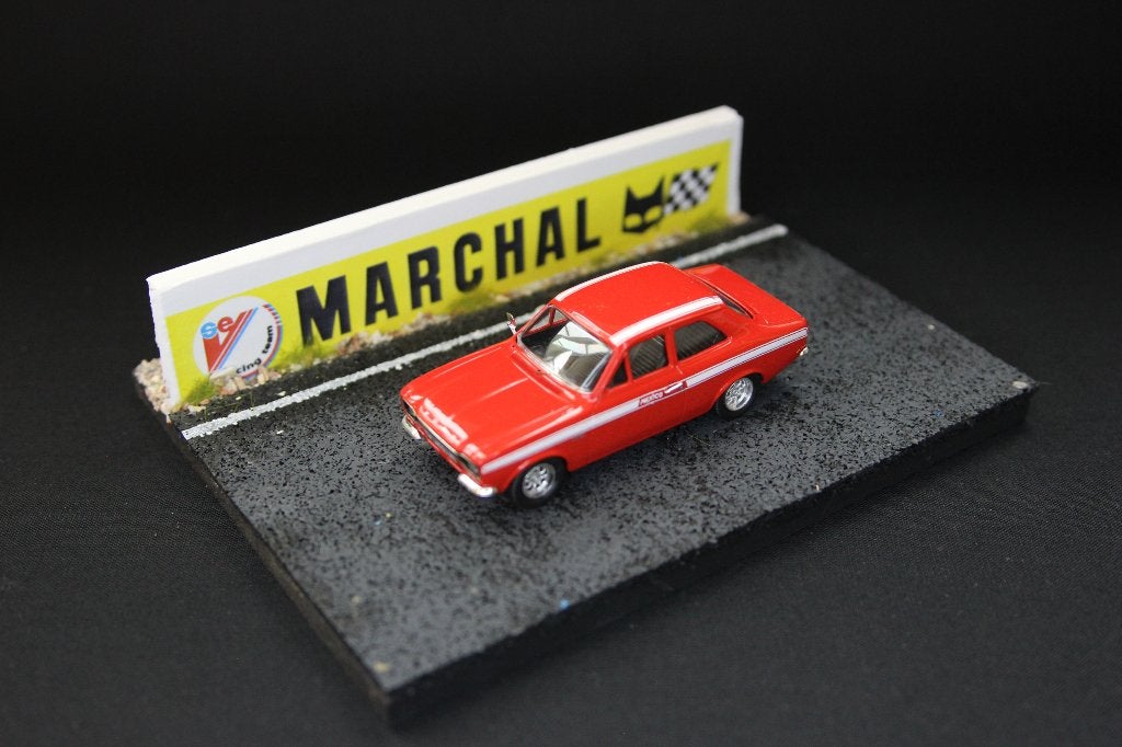 Diorama circuit met muur 1:43 Marchal, Hobby en Vrije tijd, Modelbouw | Figuren en Diorama's, Info@bennie-gs.nl, Bennie G's, 7241MB
