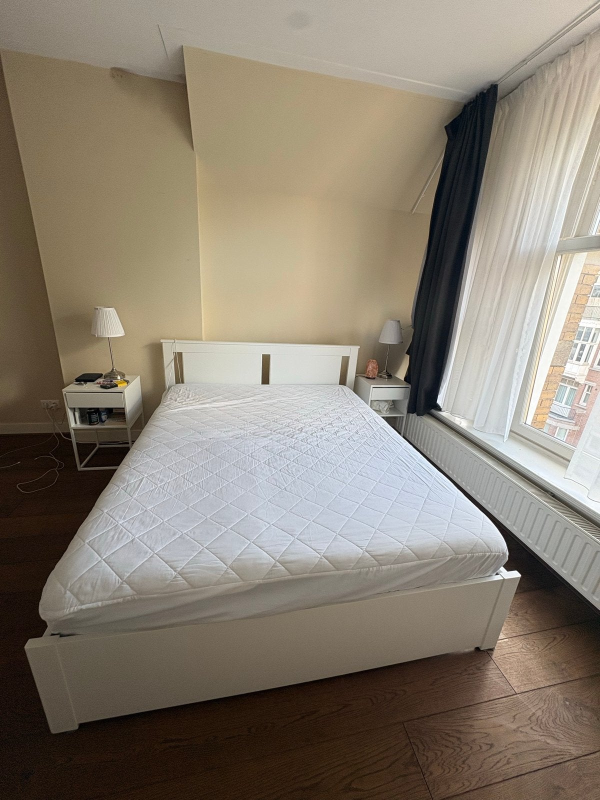 IKEA MALM 140x200 incl. lattenbodem, nachtkastjes, lampen, Ophalen, Wit, Tweepersoons, 140 cm