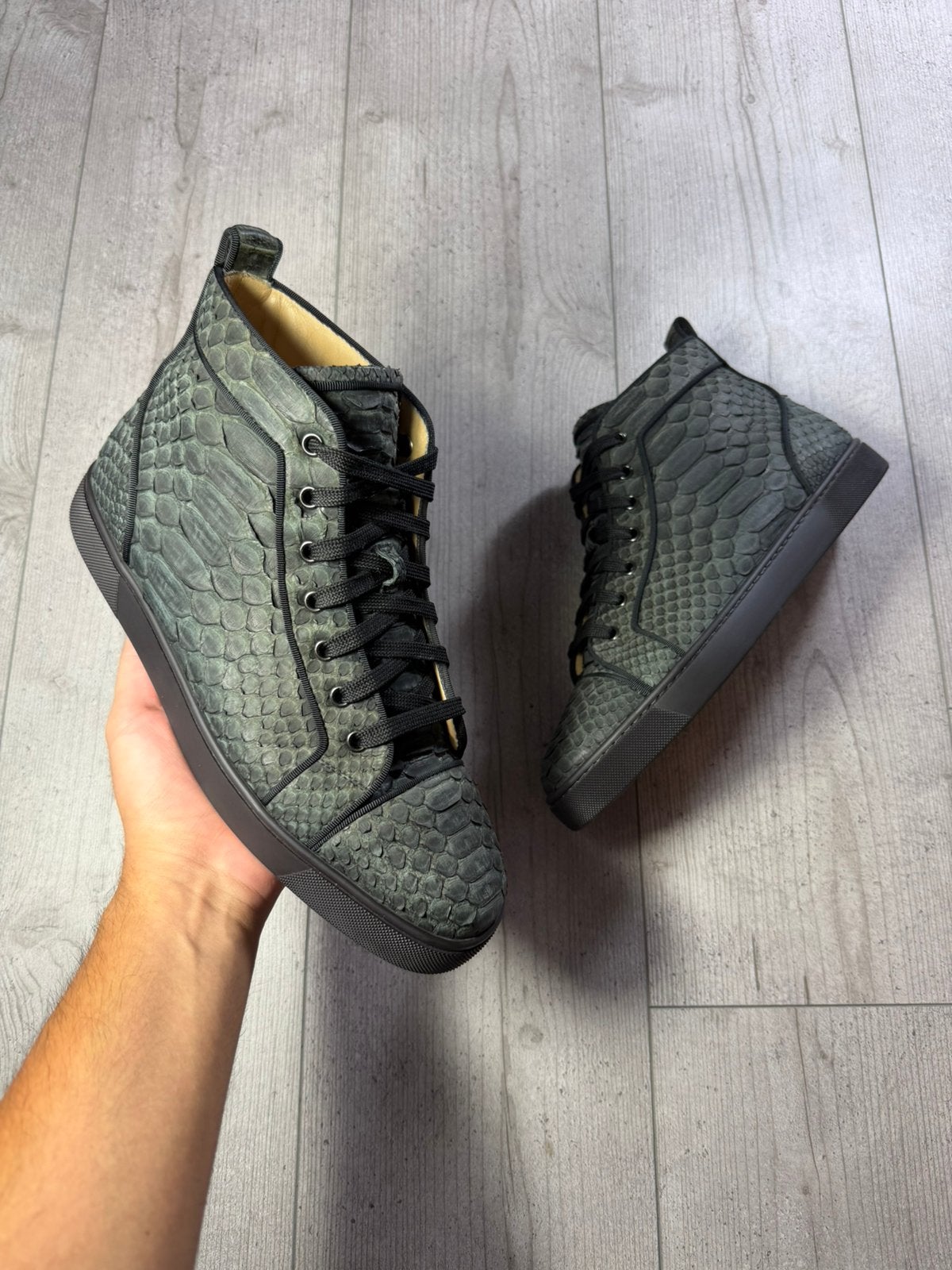 Christian louboutin, Zwart, Ophalen of Verzenden, Sneakers of Gympen, Gedragen