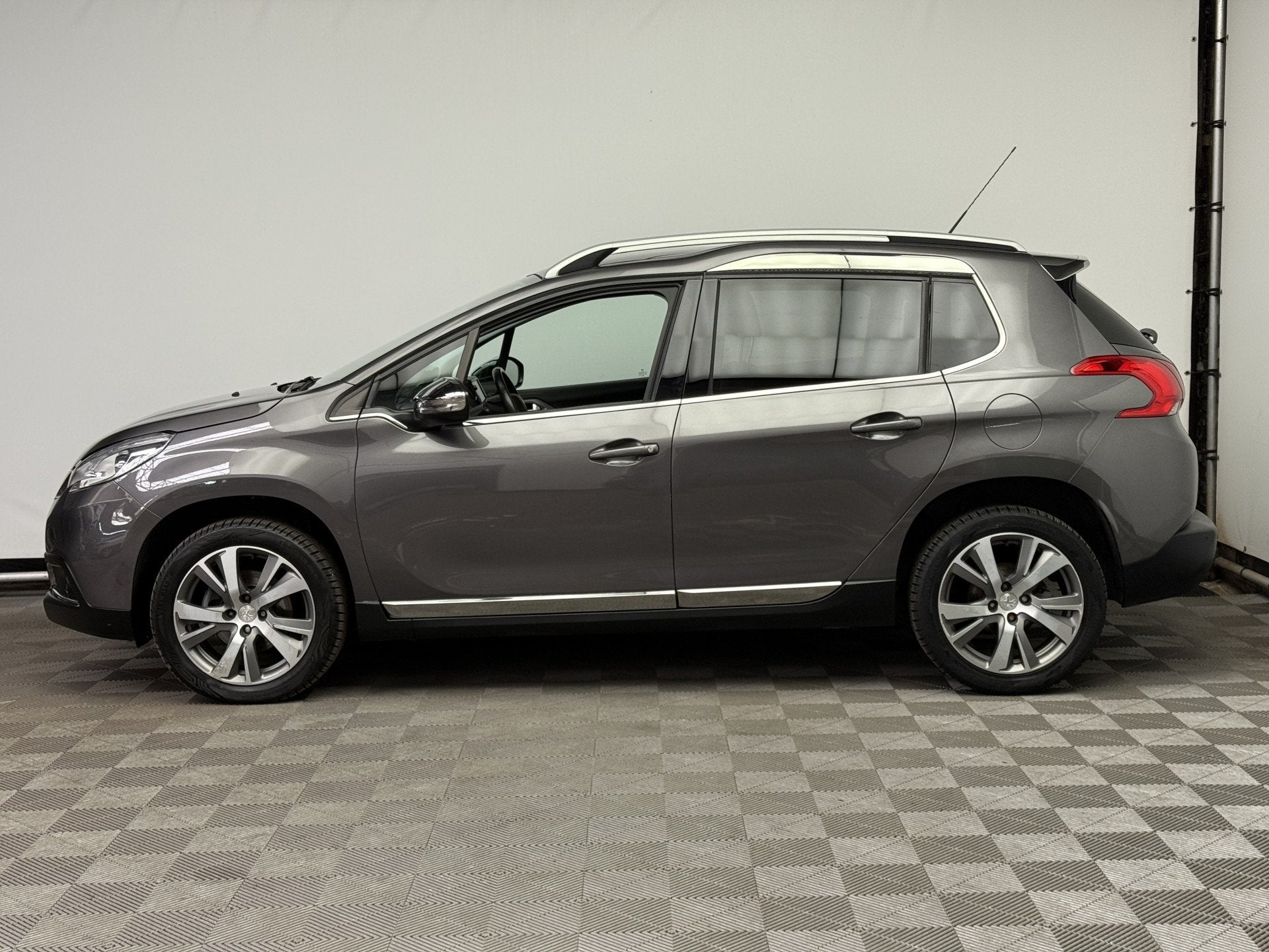Peugeot 2008 1.6 VTi Féline Navi ECC NL Auto (bj 2014), Auto's, Voorwielaandrijving, Euro 5, Stof, Gebruikt