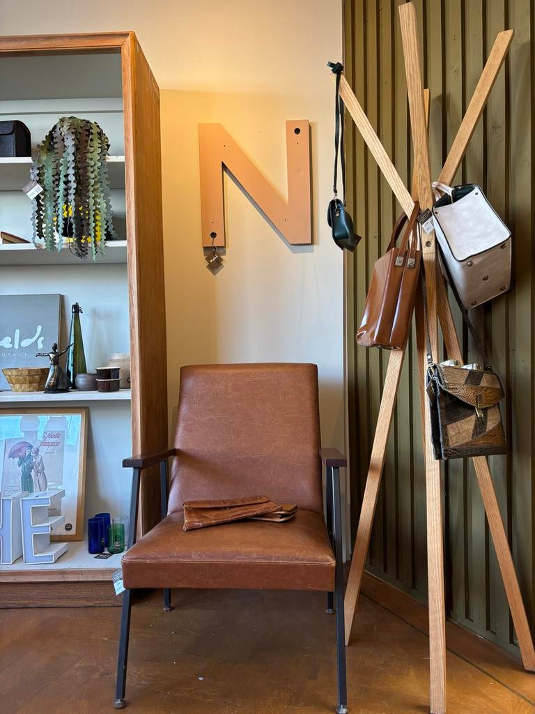 Vintage lounge stoel - Bruin leer en metaal, Huis en Inrichting, Stoelen, Ophalen, Gebruikt, Bruin, Leer