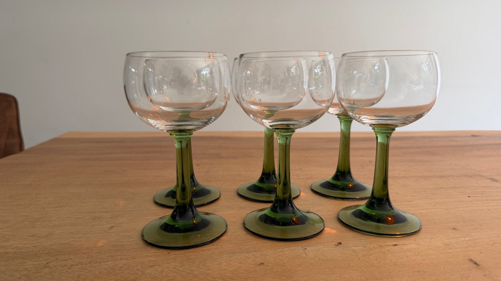 Set van 6 franse vintage wijnglazen met groene voet, Ophalen of Verzenden