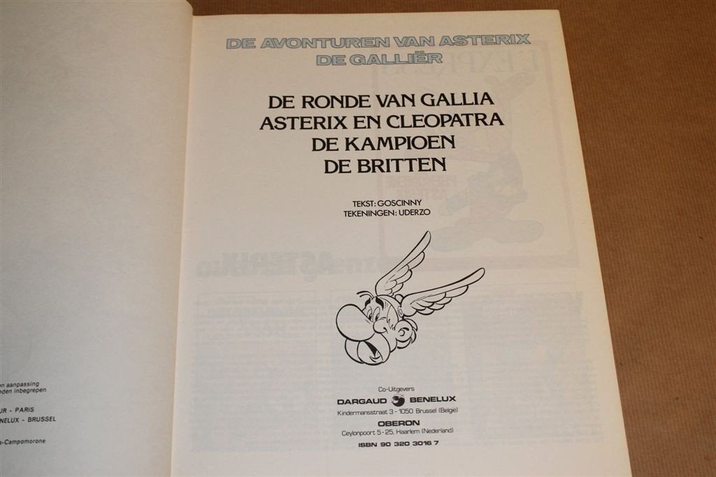 Asterix De Galliër — 4 Klassieke Verhalen In 1 Band 1978, Eén stripboek, Ophalen of Verzenden, Gelezen