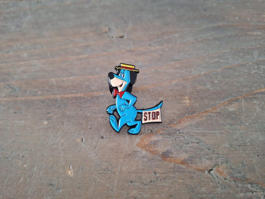 1 leuke pin van de Huckleberry Hound te koop, Ophalen of Verzenden, Nieuw, Overige onderwerpen, Speldje of Pin