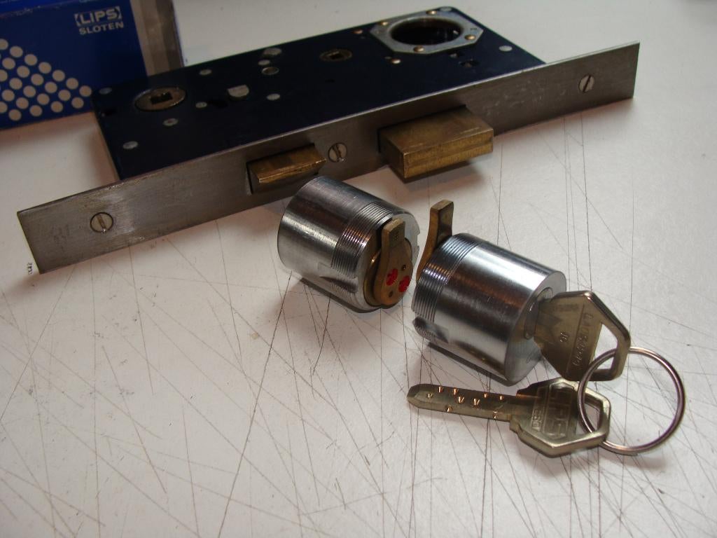 LIPS RONDE SCHROEFCILINDERS 8100 / LIPS 2329 veiligheidsslot, Verzenden, Zo goed als nieuw, Overige materialen, Slot