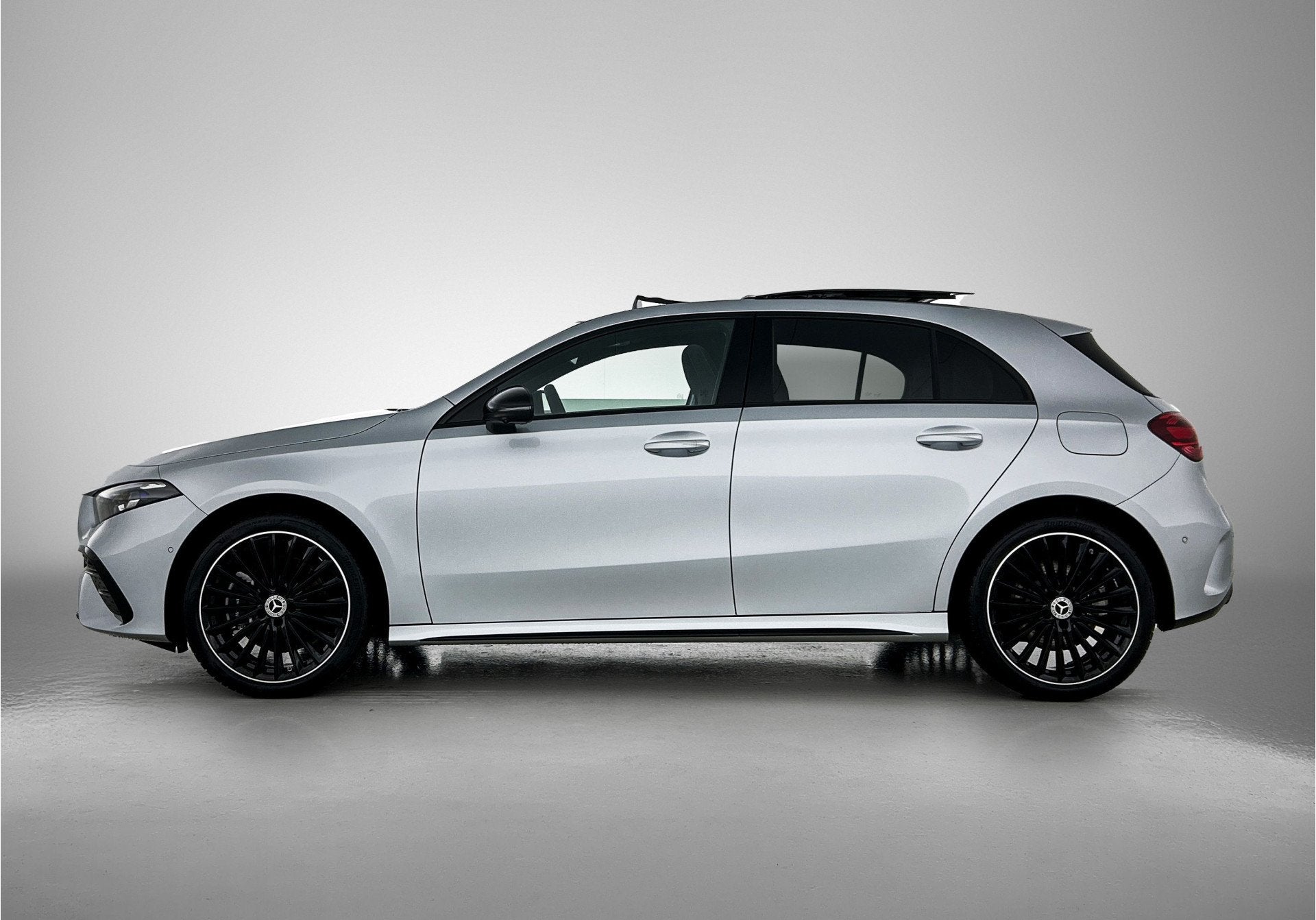 Mercedes-Benz A-Klasse 250 e Business Solution AMG | AMG Lin, 12 maanden, 4 cilinders, 15 kWh, Hybride Elektrisch/Benzine