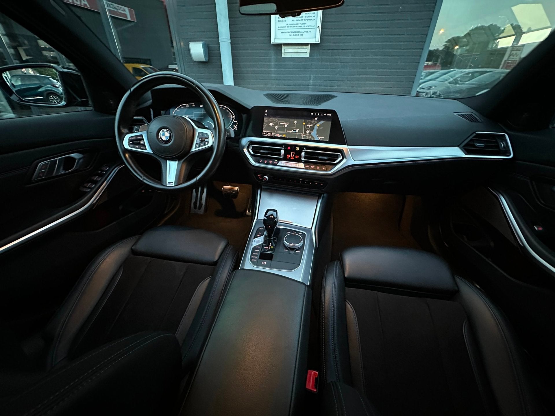 BMW 3-serie Touring 330e High Executive/LED/NAVI/CARPLAY/CAM, Auto's, Achterwielaandrijving, Gebruikt, Euro 6, 4 cilinders