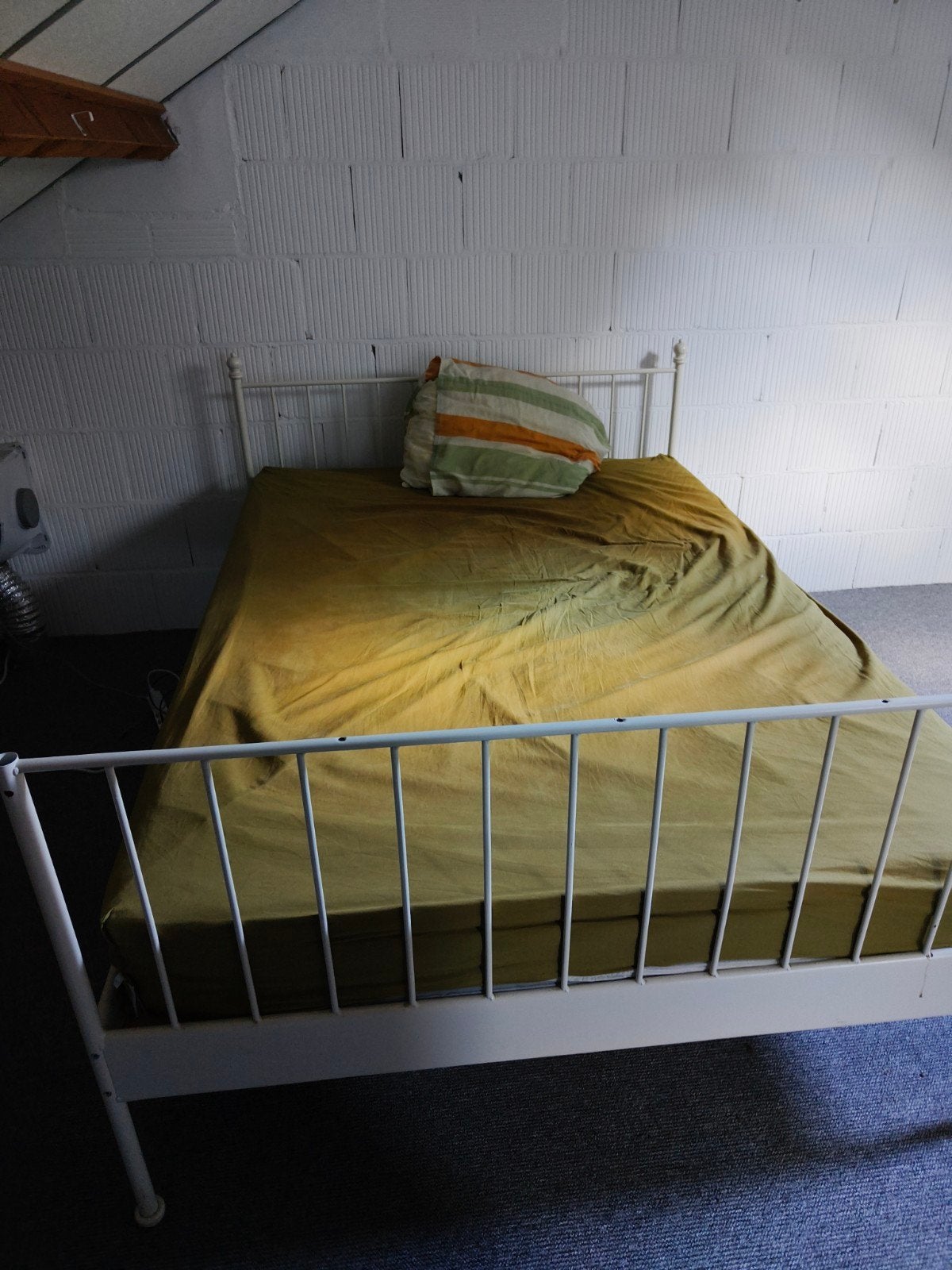 Wit metalen bedframe - 140x200 cm en matras+topper, Ophalen, Gebruikt, Wit, Tweepersoons