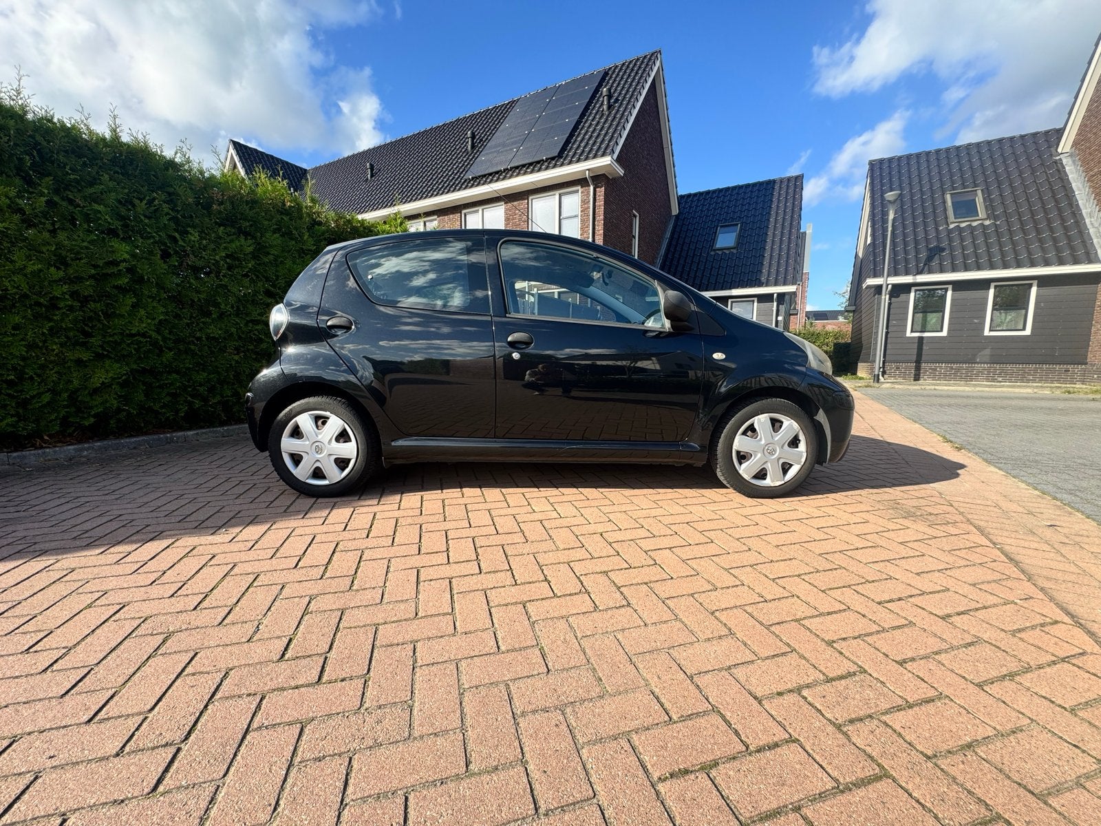 Toyota Aygo 1.0 12V Vvt-i 5DRS 2011 Zwart, Auto's, Voorwielaandrijving, 4 stoelen, Origineel Nederlands, Handgeschakeld
