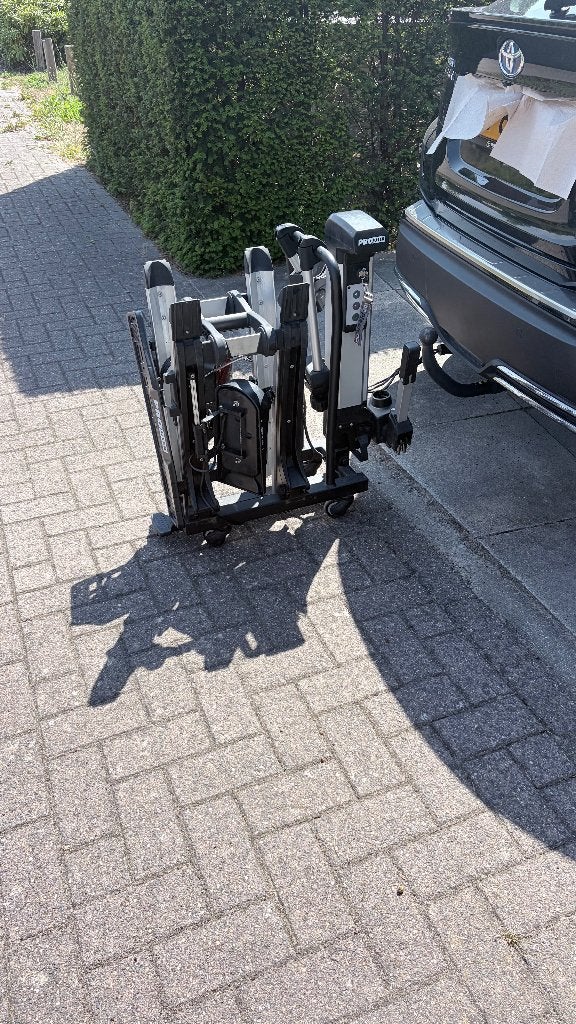 Pro-User Fietsendrager met lift, 2 jaar oud, weinig gebruikt, Ophalen, Zo goed als nieuw, Brede banden, 2 fietsen