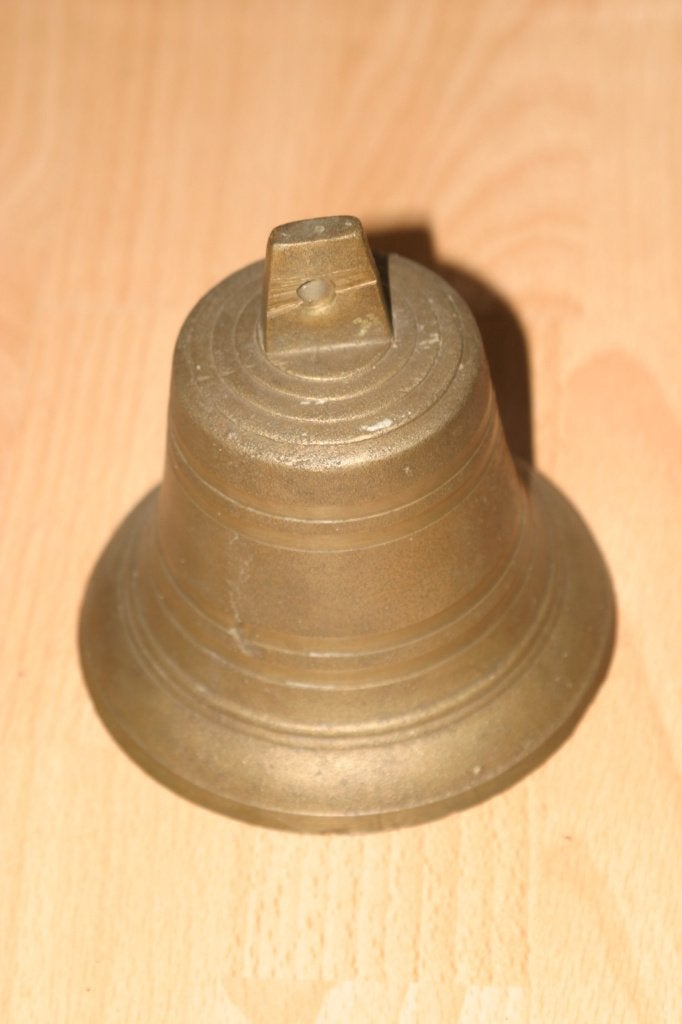 Messing bel met klepel. 115 mm diameter., Ophalen of Verzenden, Koper