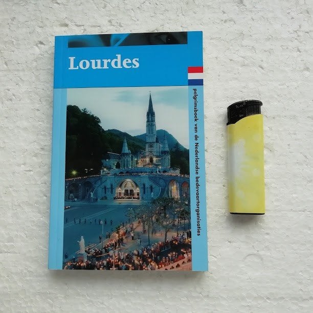 Lourdes pelgrimsboekje - Nederlandse bedevaartorganisaties, Christendom | Katholiek, Ophalen of Verzenden, Zo goed als nieuw, Nederlandse bedevaartorganisaties