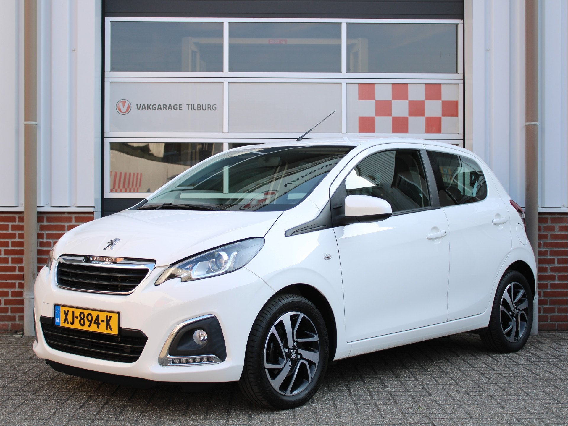 Peugeot 108 1.0 e-VTi Allure Automaat /Camera/15'LM/Carplay/, Stof, Gebruikt, 4 stoelen, Wit