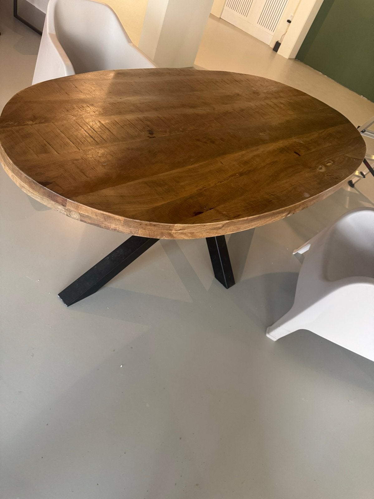Ovale eettafel van mangohout 2 meter lang, Huis en Inrichting, Tafels | Eettafels, Gebruikt, 100 tot 150 cm, 200 cm of meer, Ophalen of Verzenden