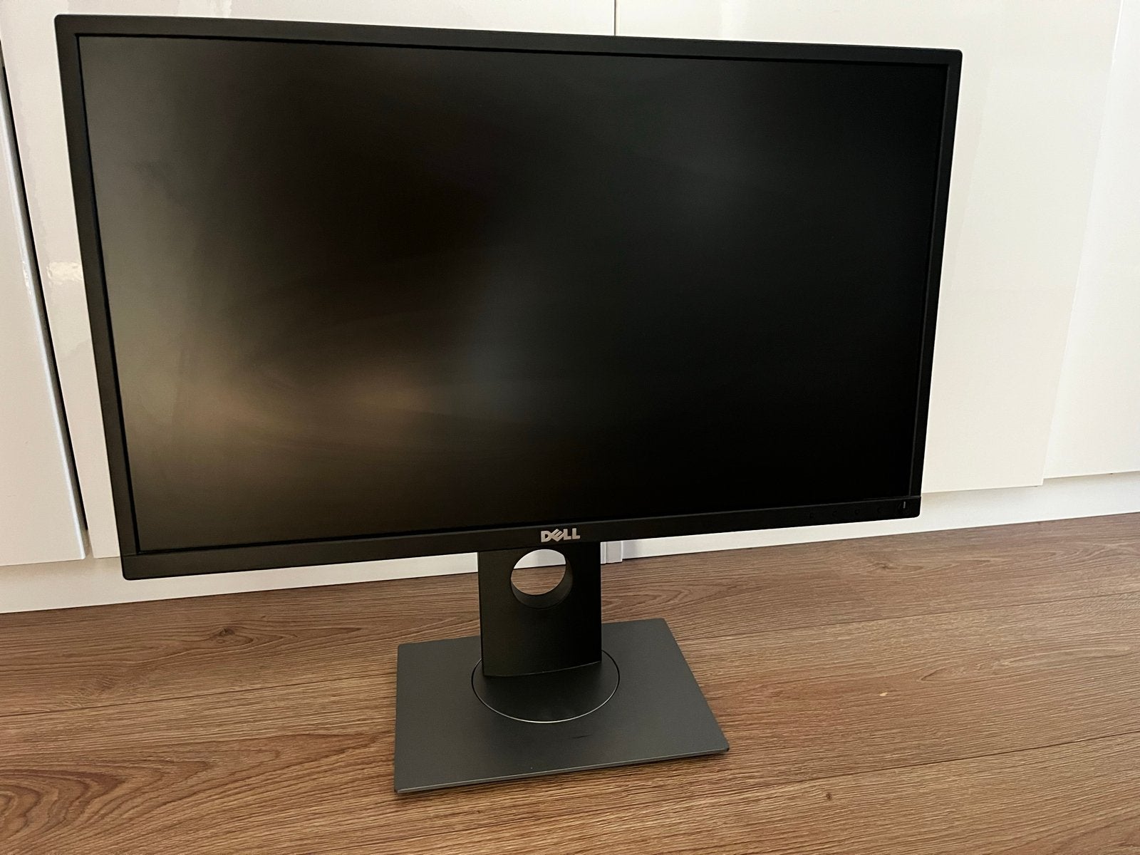 Dell 24 inch monitor met USB-aansluiting, Ophalen, Zo goed als nieuw, HDMI, In hoogte verstelbaar