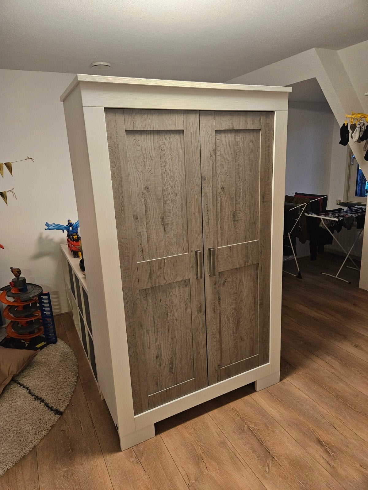 Mooie ruime kledingkast van TWF, Ophalen, Met deur(en), 100 tot 150 cm, Zo goed als nieuw