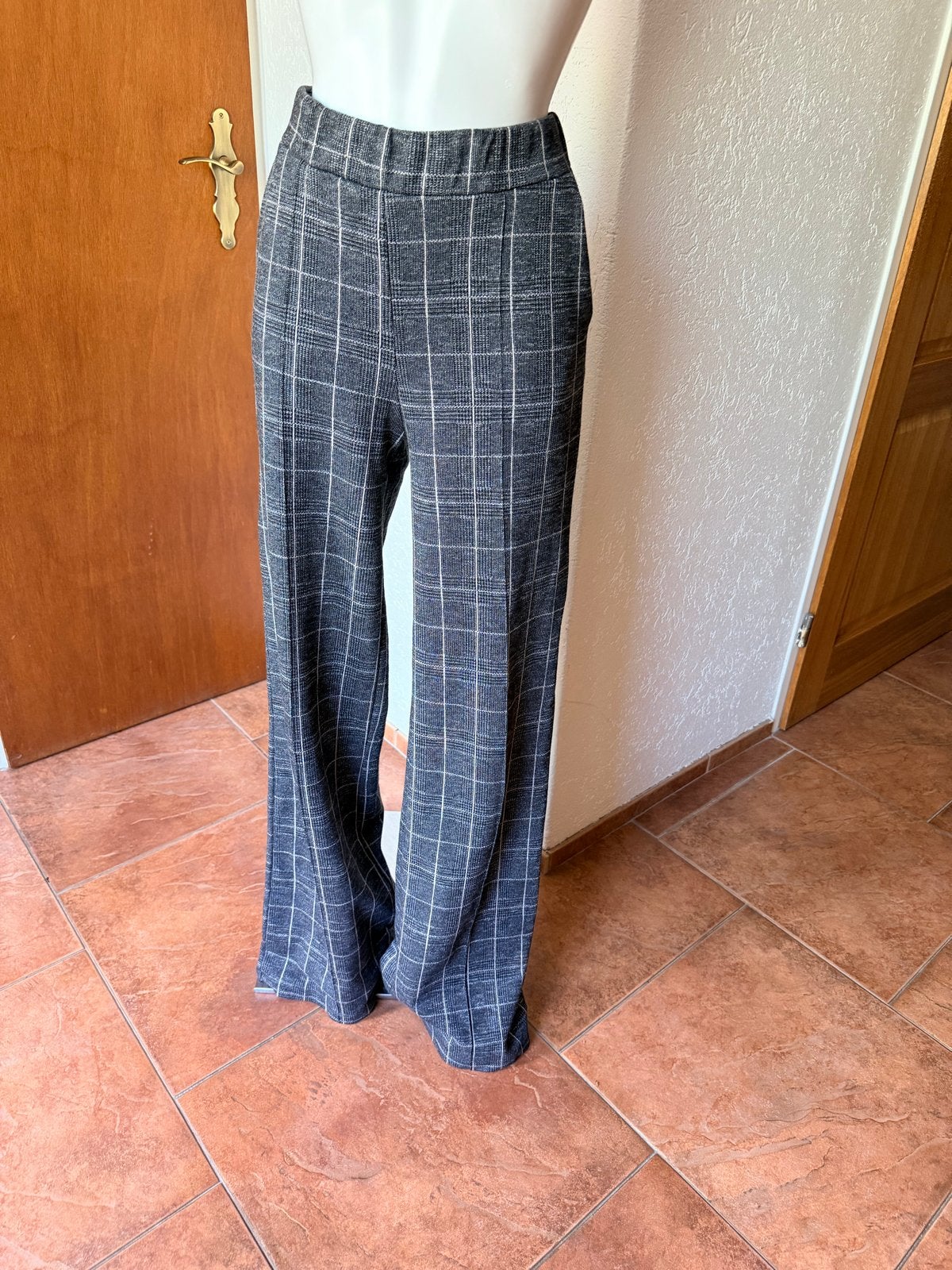 Miss Etam Lange Broek Maat L - Geruit Patroon, Maat 42/44 (L), Ophalen of Verzenden, Gedragen, Grijs