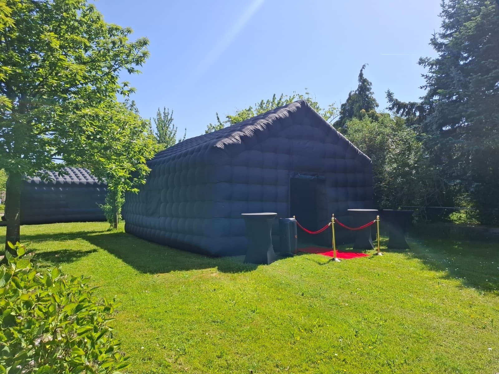 Opblaasbare Partytent / Feesttent - club in je tuin, Hobby en Vrije tijd, Feestartikelen | Verhuur, Ophalen of Verzenden, Zo goed als nieuw