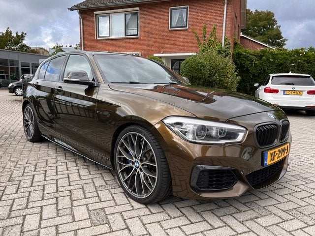 BMW 1-serie M140i xDrive Stage 2 / 470PK (bj 2017), Auto's, Gebruikt, Euro 6, Bruin, Alcantara