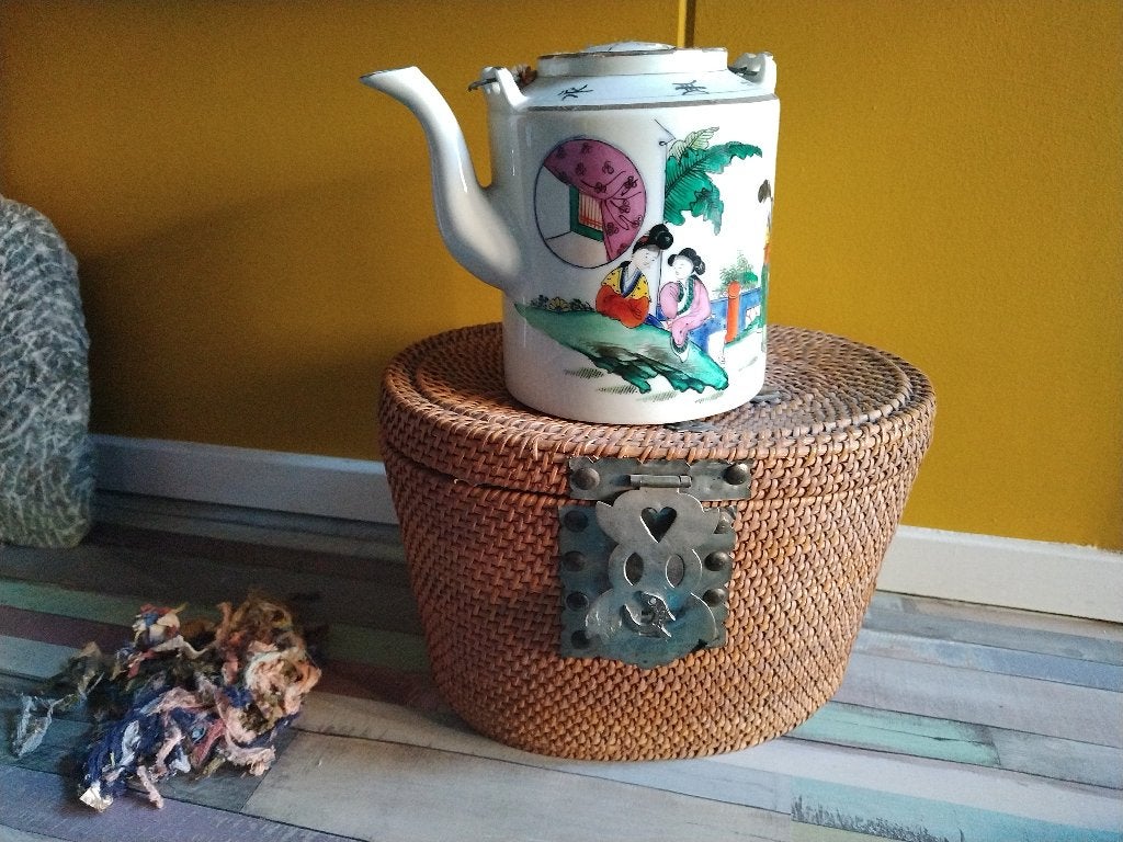 Antieke Chinese Theepot in rieten mandje, Antiek en Kunst, Ophalen of Verzenden