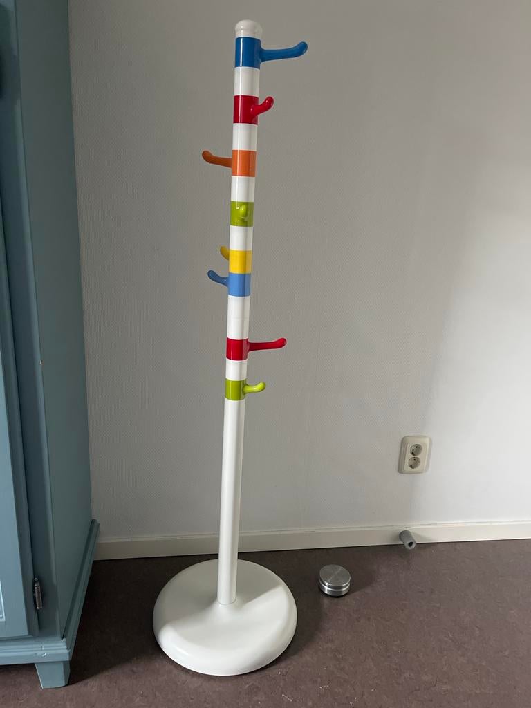IKEA kinderkapstok, Memphis stijl, kleurrijk design, Kunststof, Ophalen of Verzenden, Zo goed als nieuw, Staande kapstok