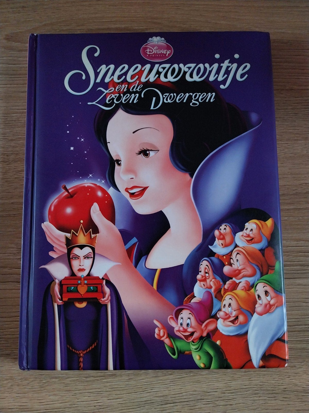 Sneeuwwitje en de zeven dwergen Disney princess boek, Ophalen of Verzenden, Zo goed als nieuw