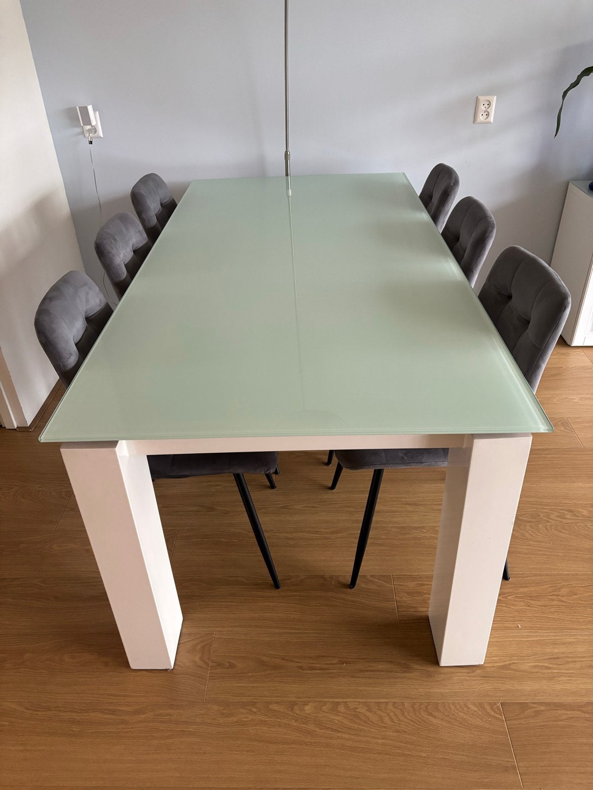 Uitschuifbare eettafel wit met glazen blad en aluminium pote, Huis en Inrichting, Tafels | Eettafels, Ophalen, Gebruikt, 50 tot 100 cm