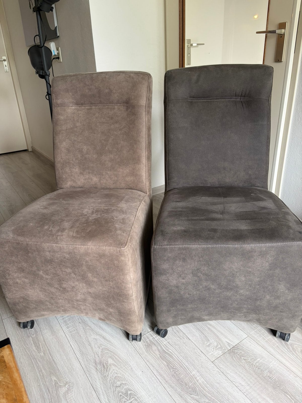 Vier eetkamer stoelen, Ophalen, Zo goed als nieuw, Minder dan 75 cm, 50 tot 75 cm