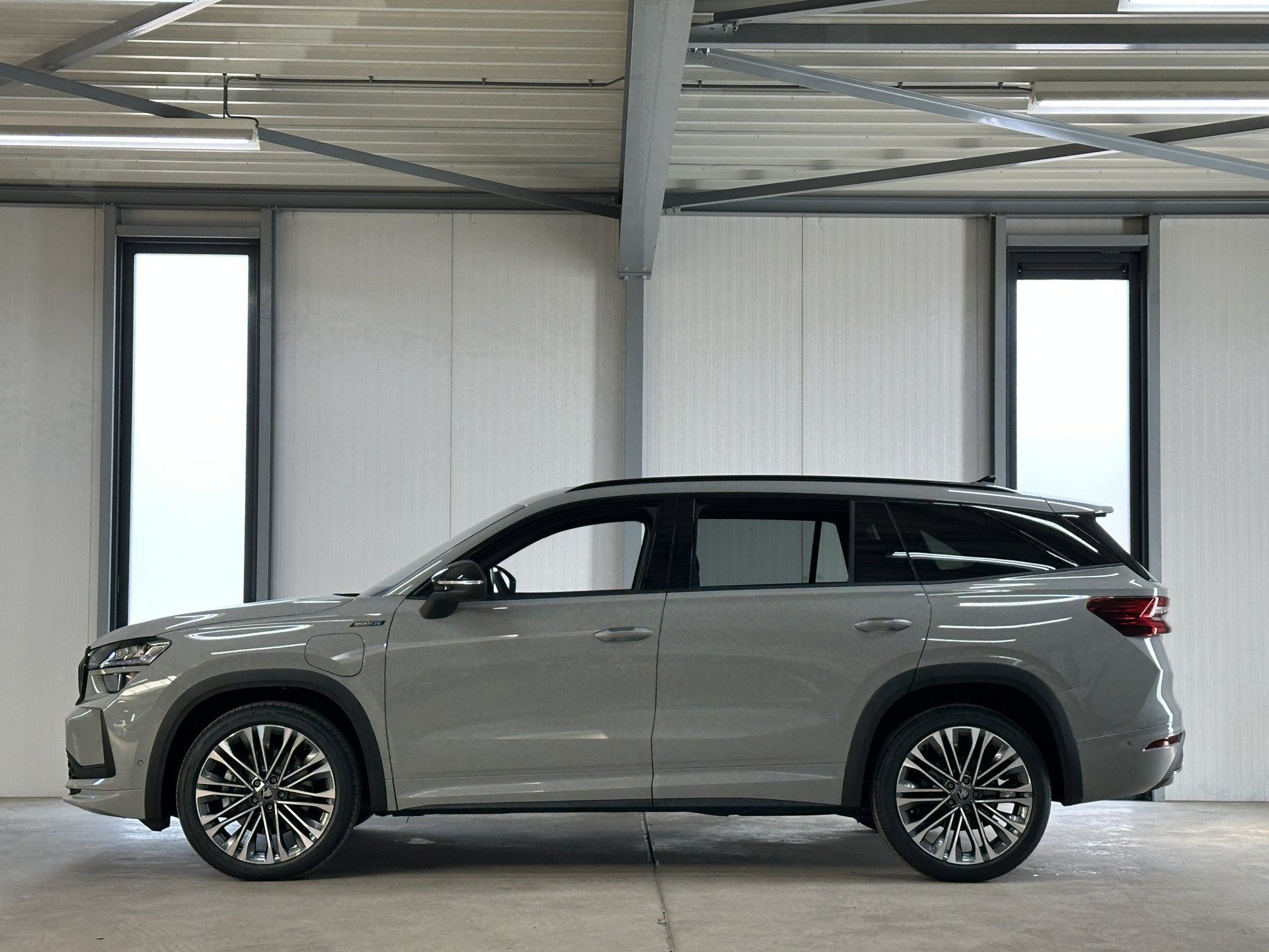 Skoda Kodiaq 1.5 TSI PHEV Sportline | Pano | Comfort- Winter, Auto's, Zwart, 4 cilinders, Bedrijf, 1813 kg