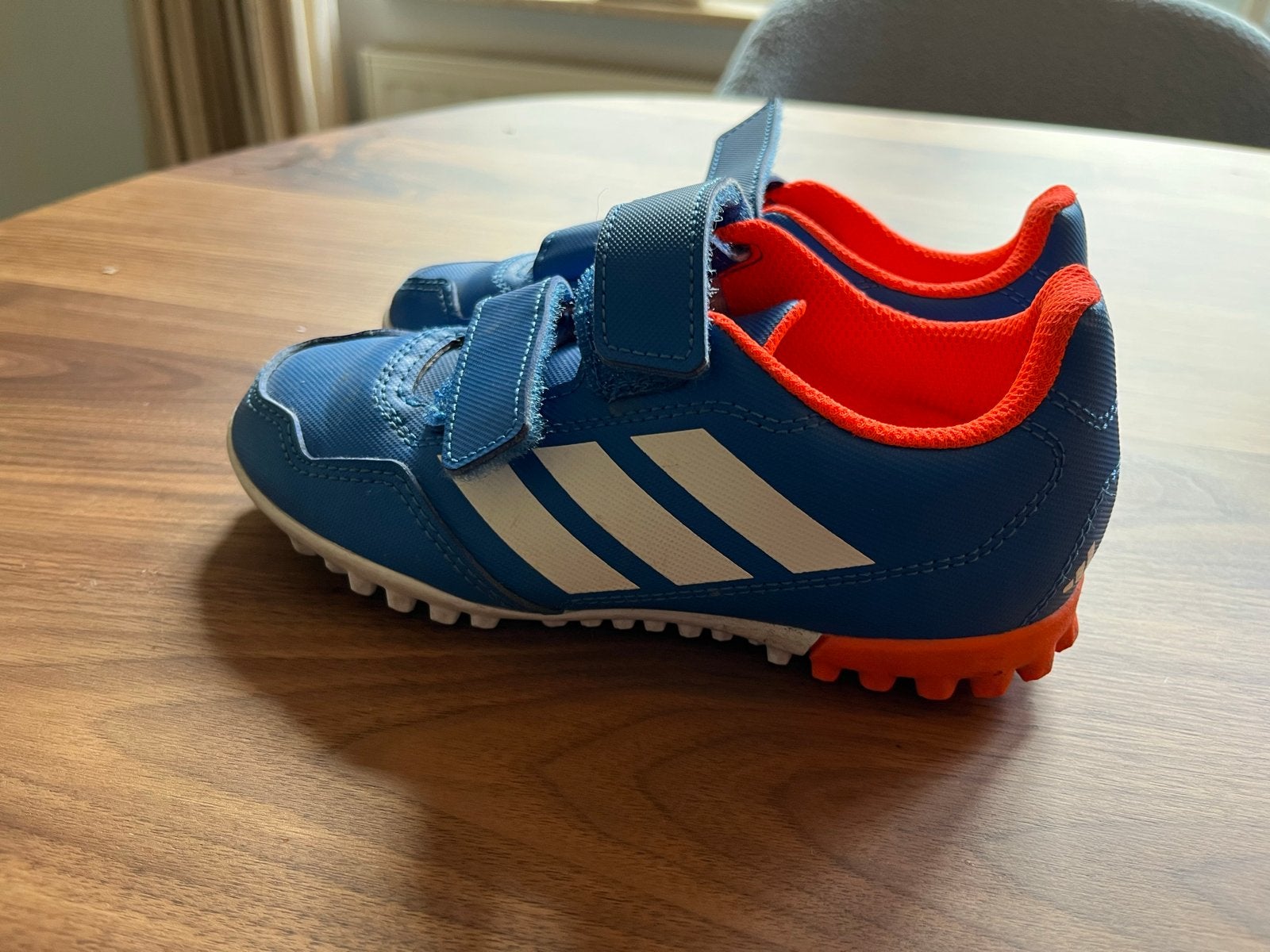 Adidas hockeyschoenen (maat 30) - Zo goed als nieuw, Sport en Fitness, Ophalen of Verzenden, Zo goed als nieuw, Schoenen