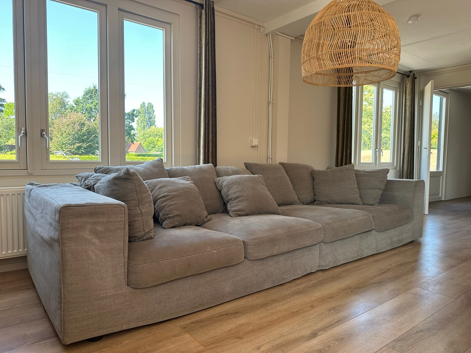 Grote comfortabele bank (3.50 x 1.20) met lichte vlekjes, Huis en Inrichting, Ophalen, Gebruikt, 100 tot 125 cm, 300 cm of meer