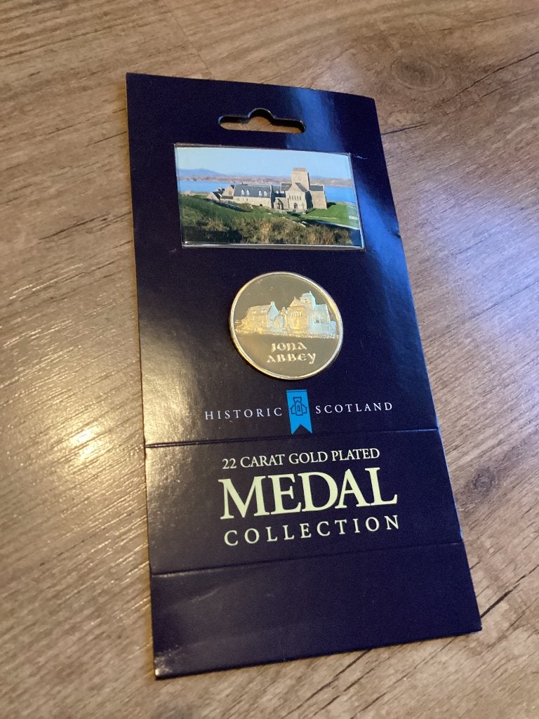 iona abbey verguld gouden medaille souvenir Schotland, Ophalen of Verzenden, Goud, Buitenland