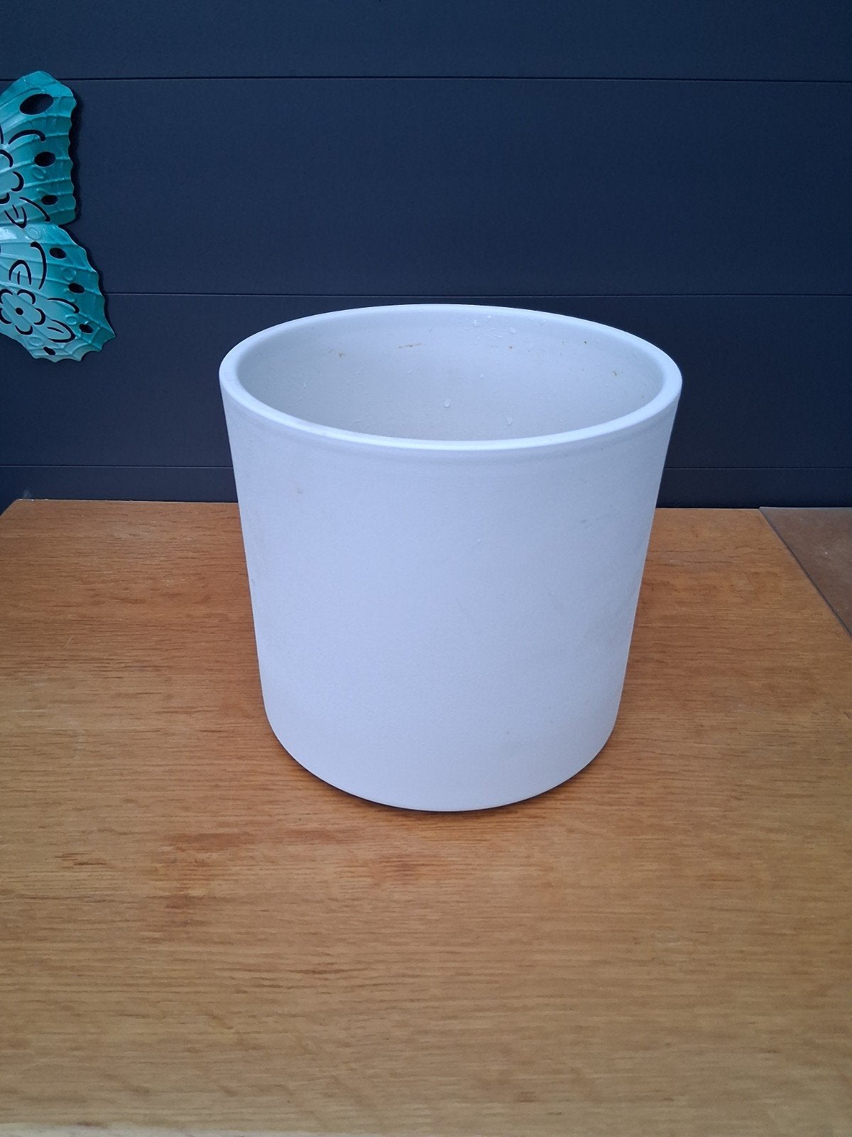 Witte bloempot van aardewerk, 20 cm hoog, 26 cm doorsnede, Tuin en Terras, Gebruikt, Rond, Minder dan 40 cm, Binnen