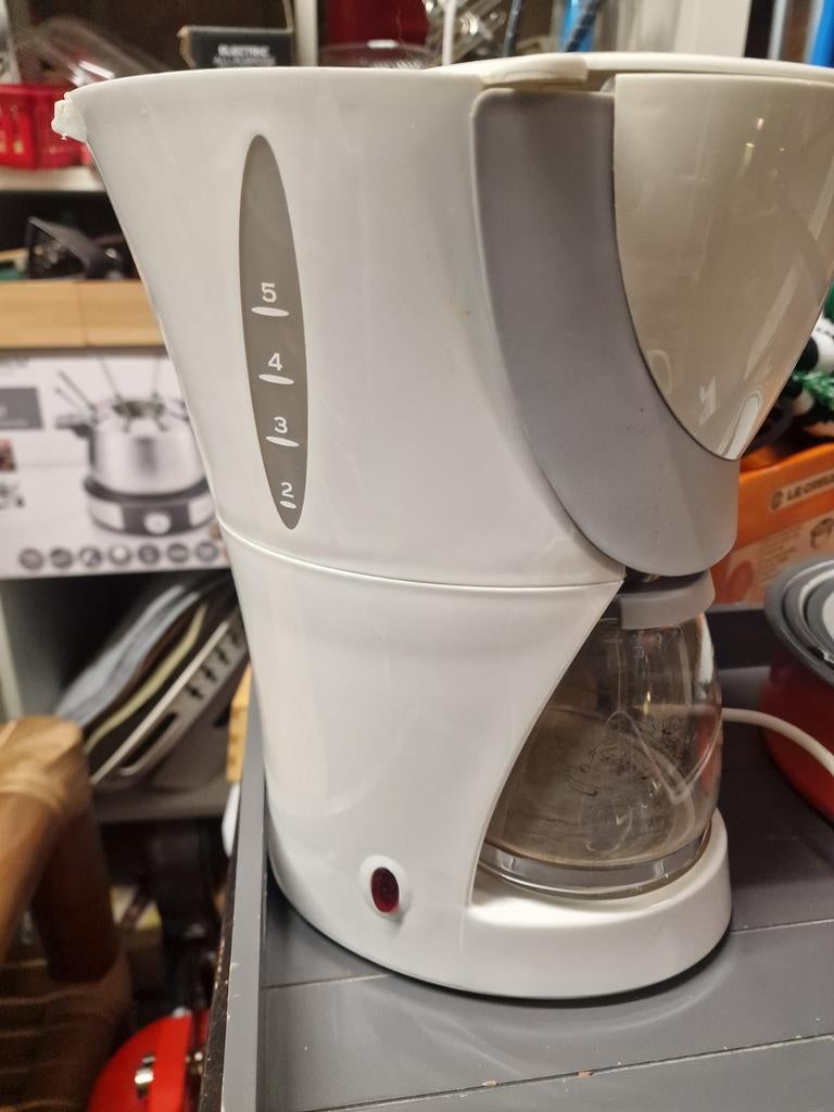 Tomado Koffiezetapparaat - Wit/Grijs - Goede Staat, Ophalen, Afneembaar waterreservoir, Gebruikt, Koffiemachine