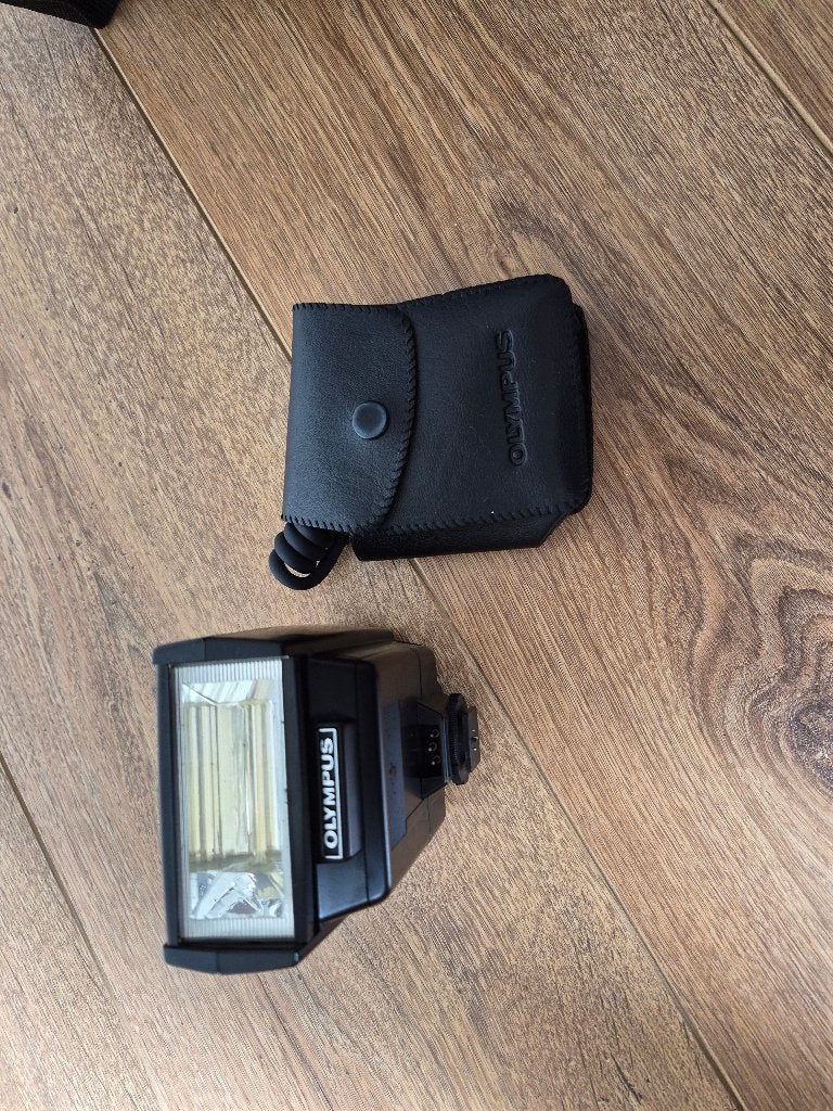 Olympus Electronic Flash T32 - Zo goed als nieuw, Externe flitser, Olympus/Micro Four Thirds, Ophalen of Verzenden, Zo goed als nieuw