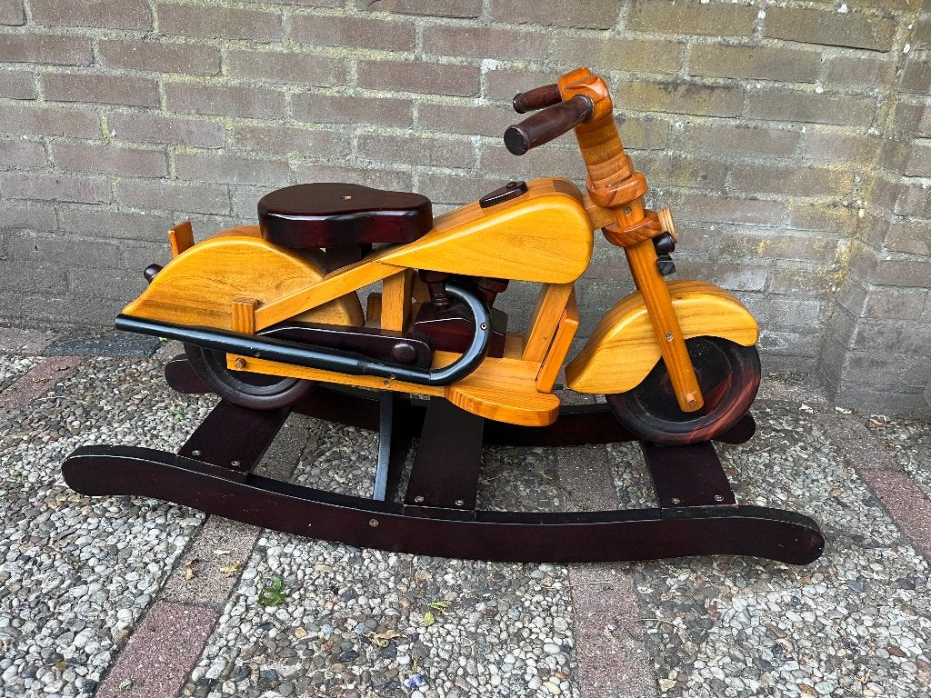 Prachtige houten motor (hobbel ) voor kinderen, Kinderen en Baby's, Ophalen of Verzenden, Zo goed als nieuw, Rij- of Hobbelspeelgoed