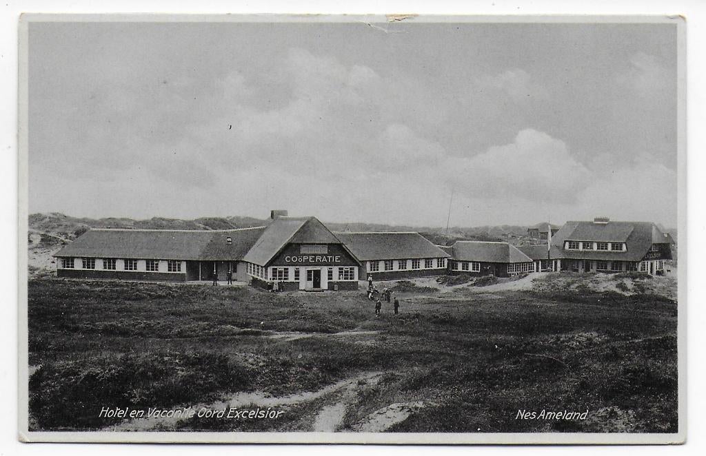 Ameland Nes Exelsior oude ongelopen ansichtkaart (B2322, Verzamelen, Ophalen of Verzenden, 1960 tot 1980, Ongelopen, Waddeneilanden