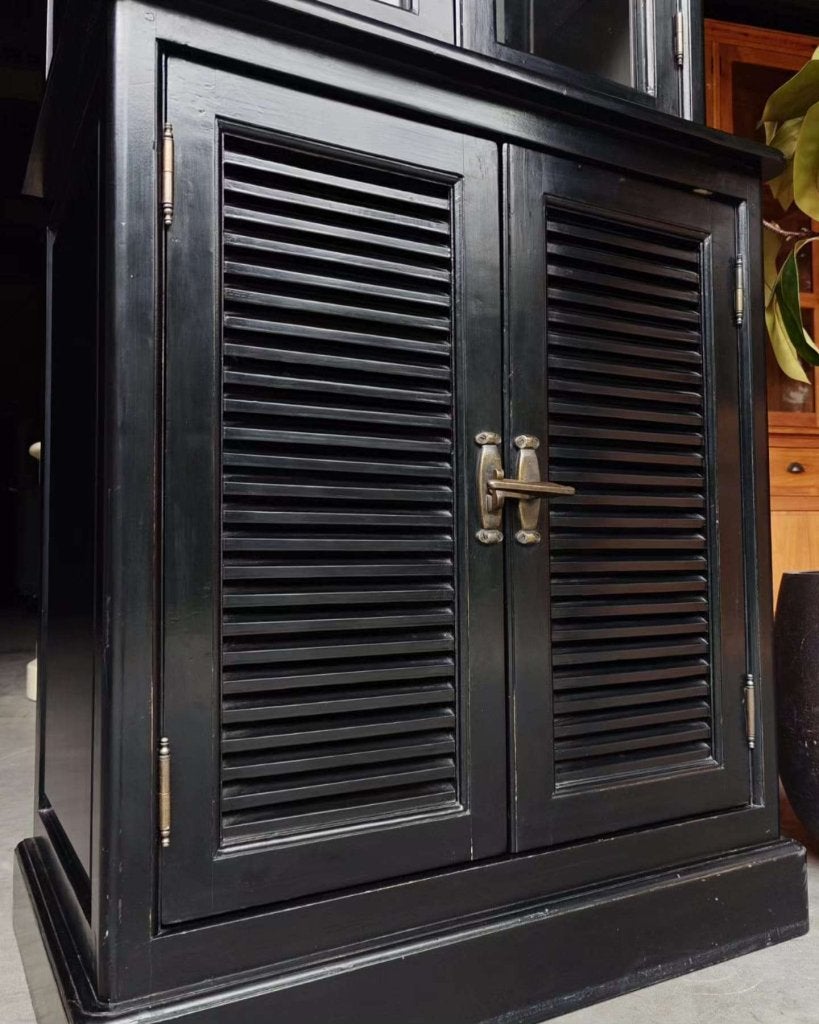 Klassieke vitrinekast | Franse servieskast "Pianolak" #7537, Huis en Inrichting, Kasten | Buffetkasten, Gebruikt, Met deur(en)