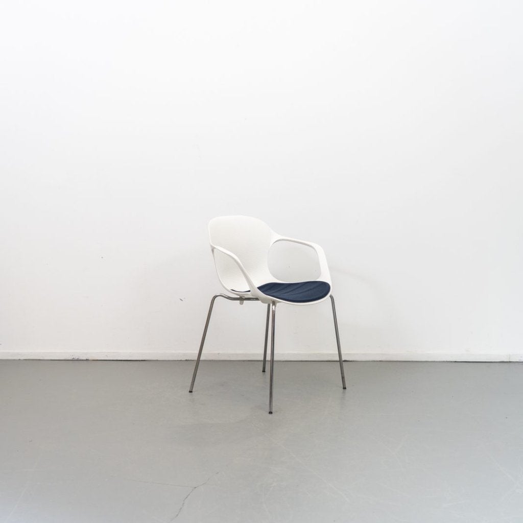 Fritz Hansen NAP Stoel Wit Kunststof (Stapelbaar) - Chroom