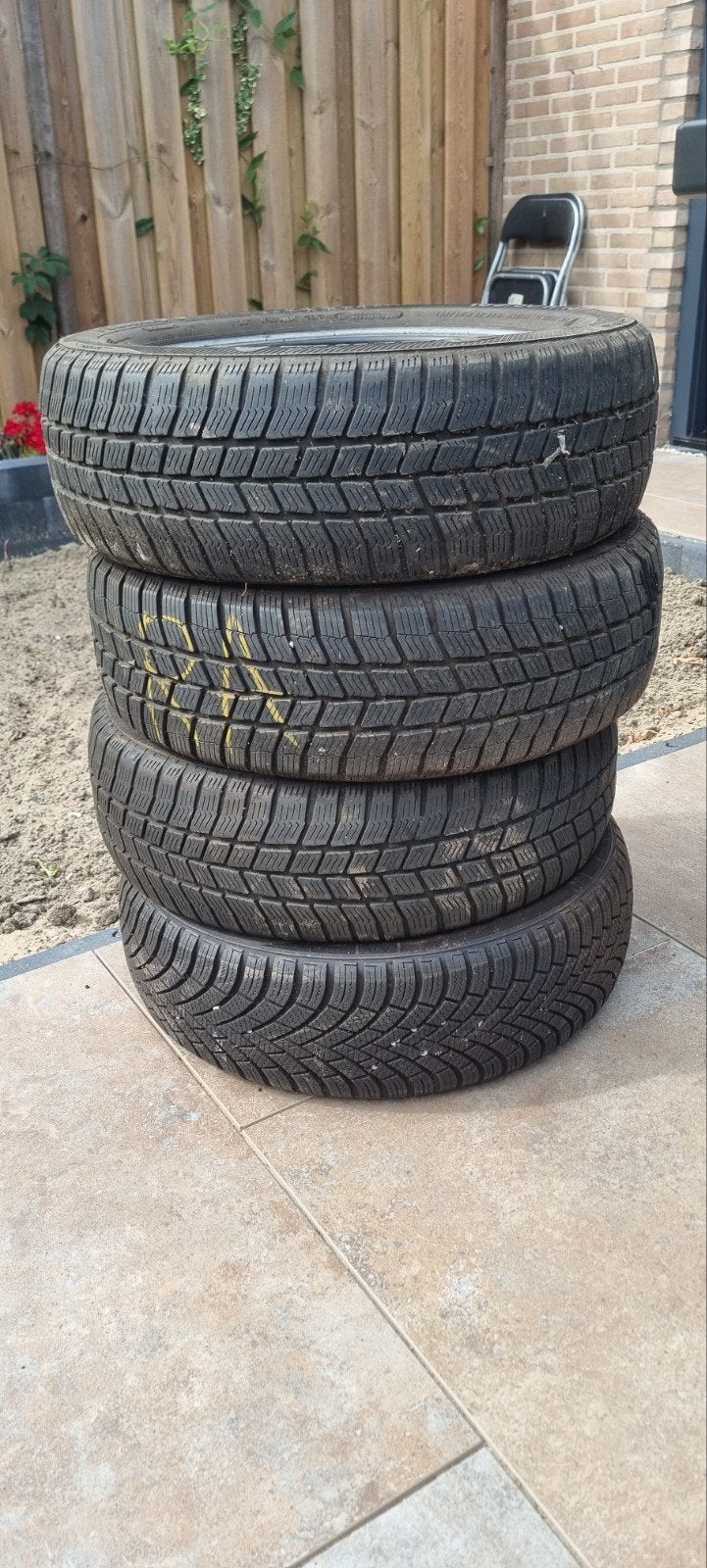 4 autobanden 185/60 r15, Ophalen of Verzenden, Zo goed als nieuw