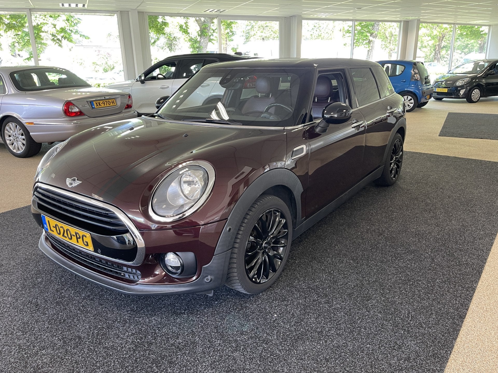 MINI Clubman 1.5 Cooper Chili Business Plus in prijs verlaag, Auto's, 136 pk, Parkeersensor, Bruin, Leder
