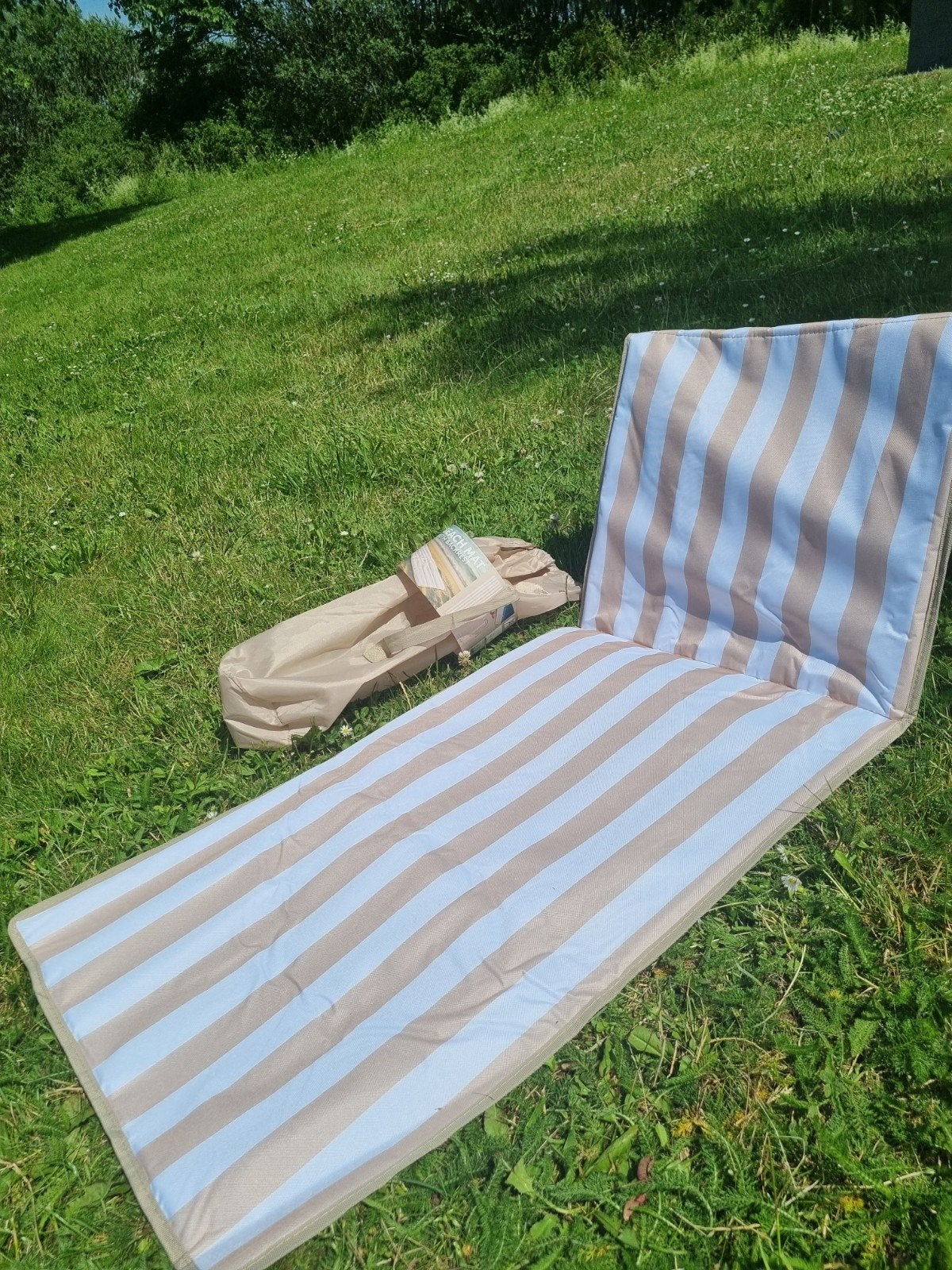 Strandmat met rugleuning - Opvouwbaar en draagbaar, Verzenden, Nieuw, Kunststof, Inklapbaar