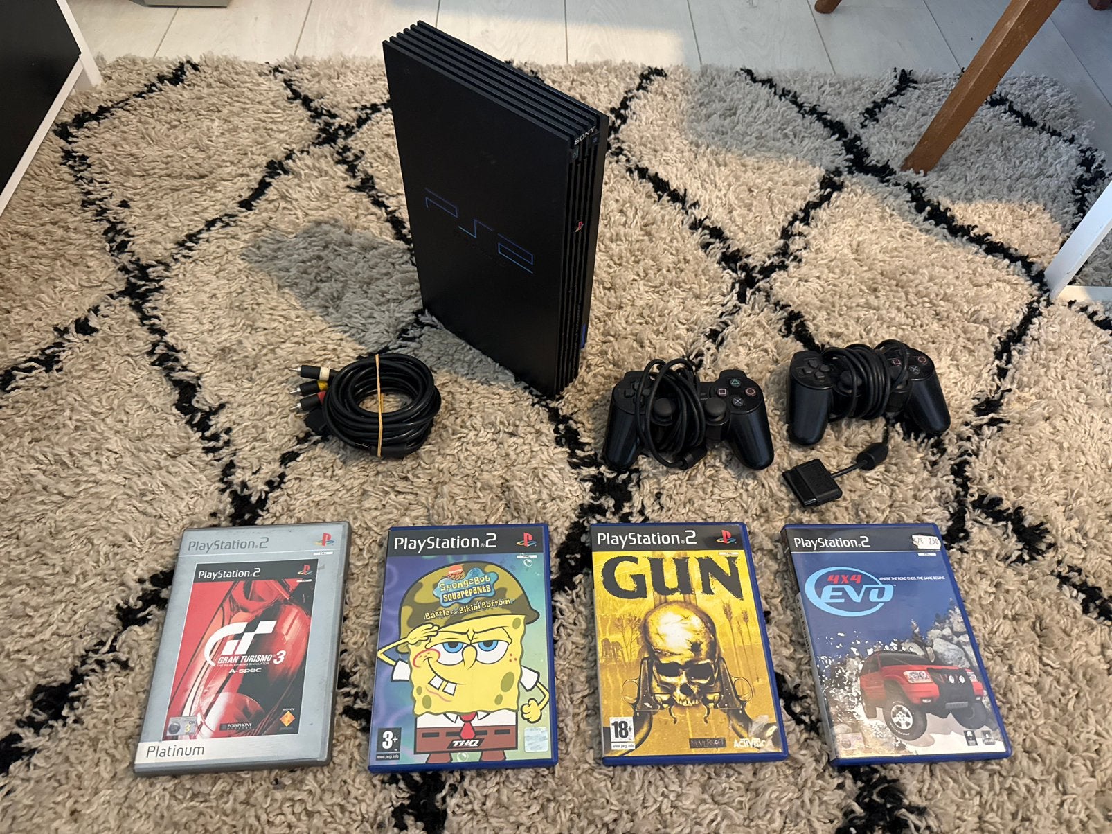 PlayStation 2 - +4 games - 2 controllers, Spelcomputers en Games, Ophalen of Verzenden, Zo goed als nieuw, Met 2 controllers, Slim