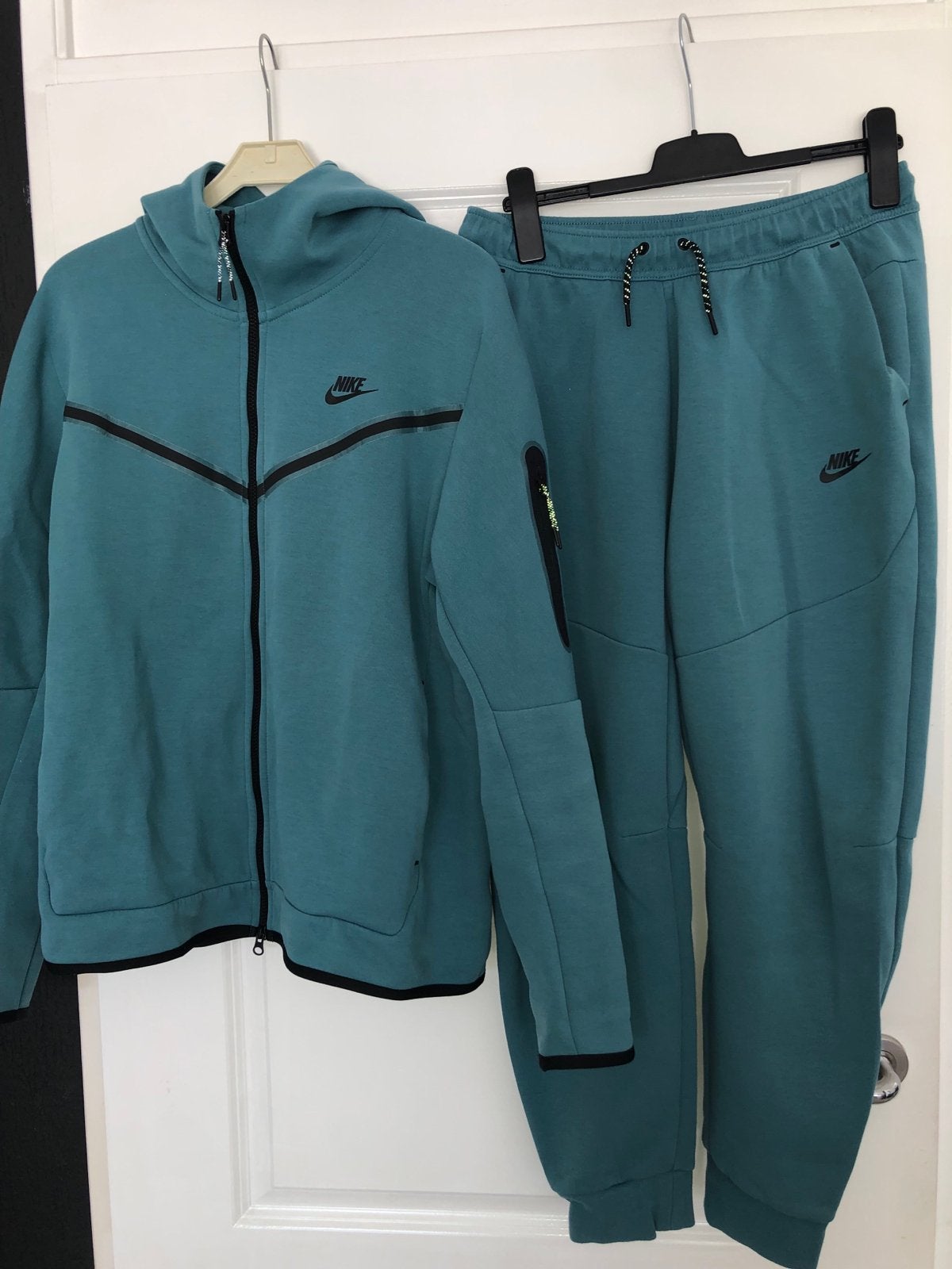 Nieuw Nike Tech Pak - Maat L, Kleding | Heren, Sportkleding, Ophalen, Maat 52/54 (L), Nieuw, Groen