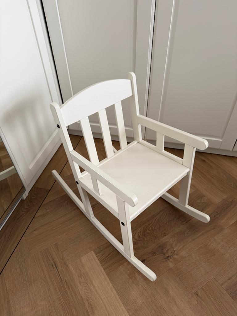 Witte houten schommelstoel voor kinderen, Kinderen en Baby's, Kinderkamer | Tafels en Stoelen, Ophalen of Verzenden, Zo goed als nieuw