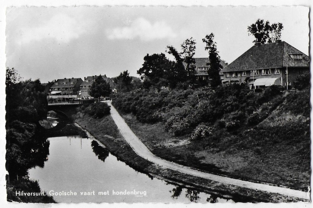 Hilversum Gooische Vaart Oude Gelopen Ansichtkaart (A2556, Ophalen of Verzenden, 1980 tot heden, Gelopen, Noord-Holland