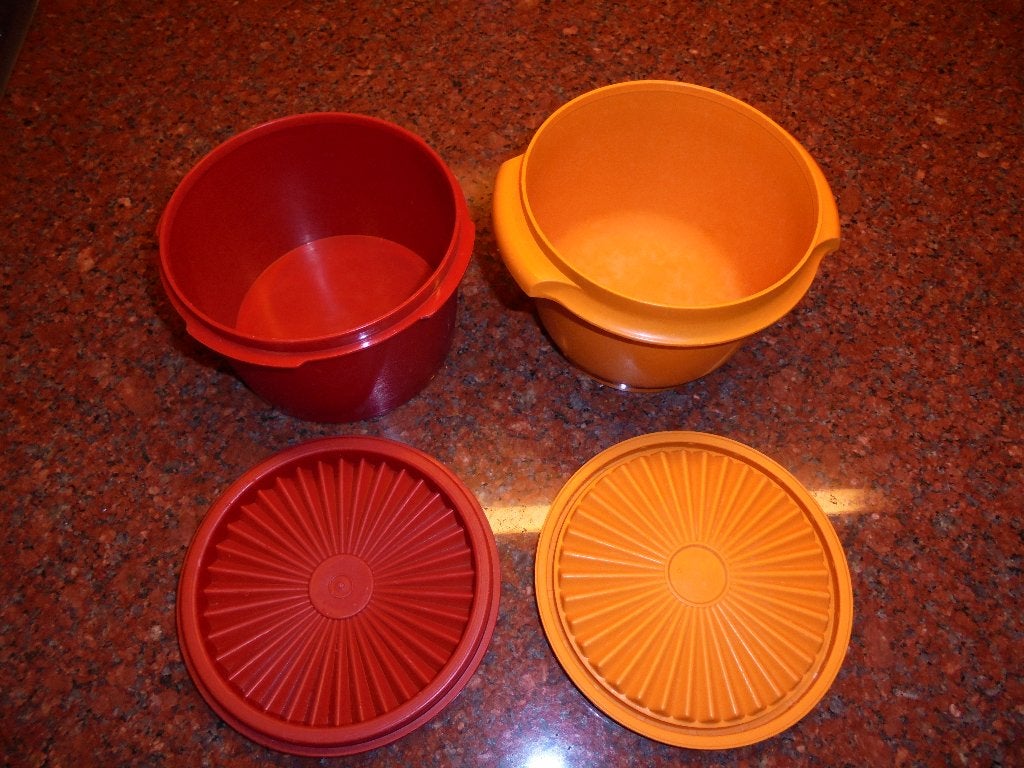 2 zonnedek  schaaltjes tupperware, Huis en Inrichting, Keuken | Tupperware, Ophalen of Verzenden, Gebruikt, Geel, Schaal